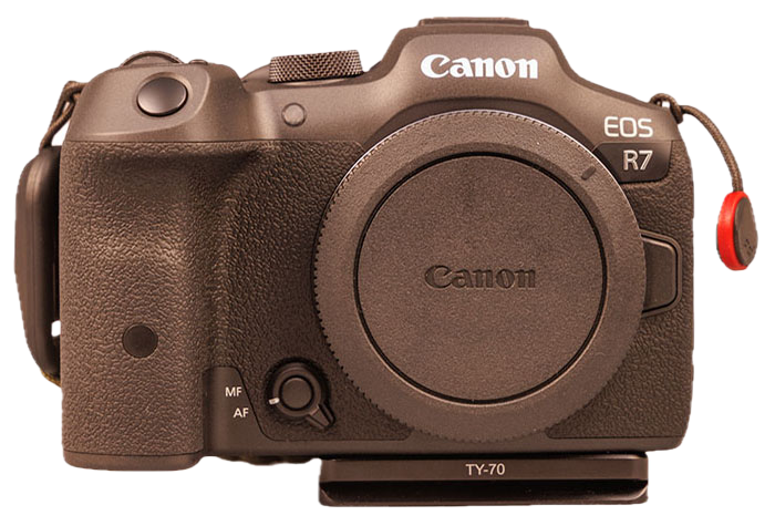 EOS R7 mit angebrachter Kameraschiene Sirui TY-70