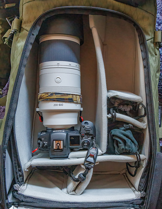 Kein Platzproblem im F-Stop Tilopa (50 Liter) mit ICU XLarge Pro, das RF200-800 passt sogar mitangesetzter Kamera rein und es ist noch Platz unterhalb der Kameraund es ist noch Platz unterhalb der Kamera