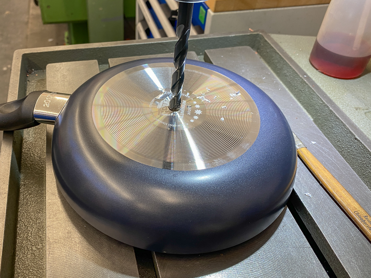 Die Bohrung wird zentrisch angebracht